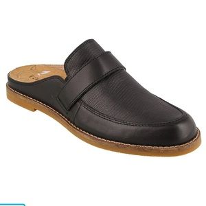 NWT Taos Royal Black Snake Embossed Shoes